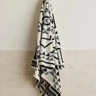 Pendleton Oxbow Spa Towel In Black,cream