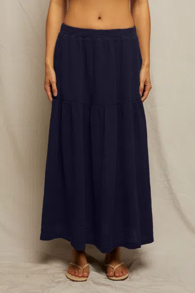 Perfect White Tee Bella In Blue