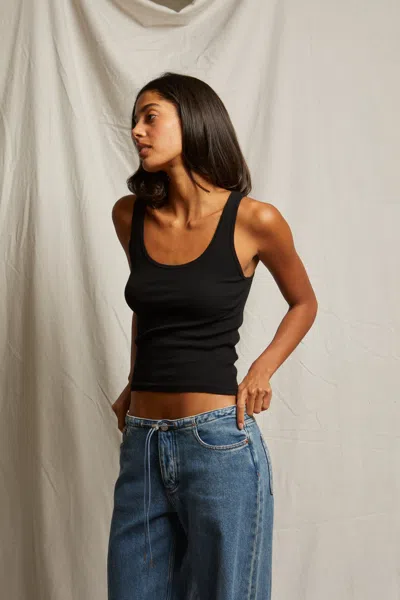 Perfect White Tee Mia In Black