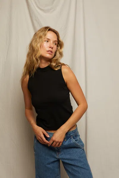 Perfect White Tee Phoebe In Black