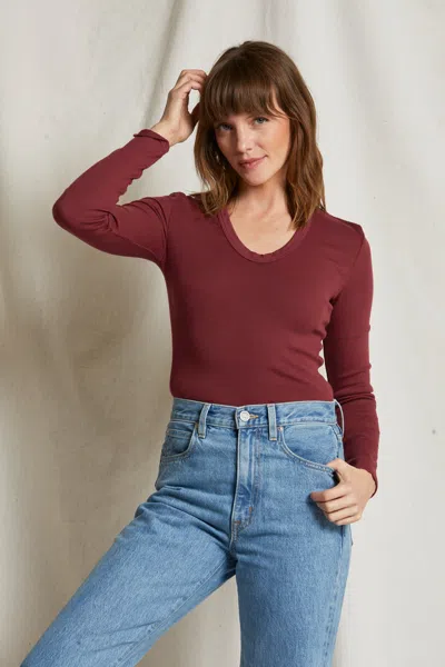 Perfect White Tee Robyn In Red