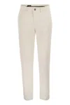 Peserico Chino Trousers In Stretch Cotton Gabardine In Pink