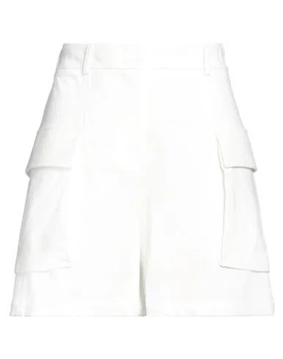 Peserico Easy Woman Shorts & Bermuda Shorts White Size 10 Cotton, Elastane