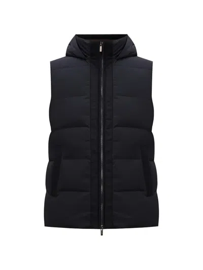 Peserico Quilted Hooded Gilet In Black