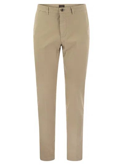 Peserico Stretch Cotton Gabardine Chino Trousers In Beige