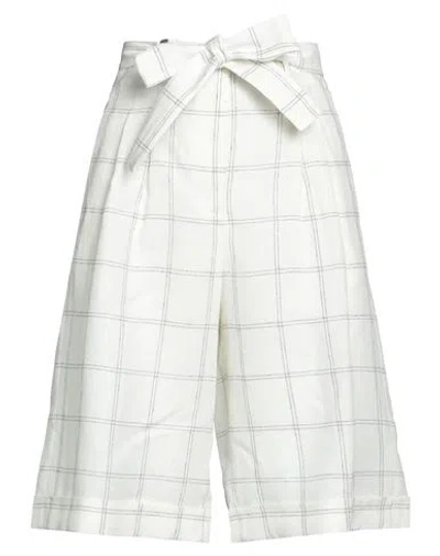 Peserico Woman Shorts & Bermuda Shorts Off White Size 8 Linen