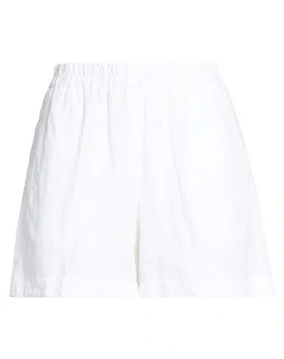 Peserico Woman Shorts & Bermuda Shorts White Size 6 Linen
