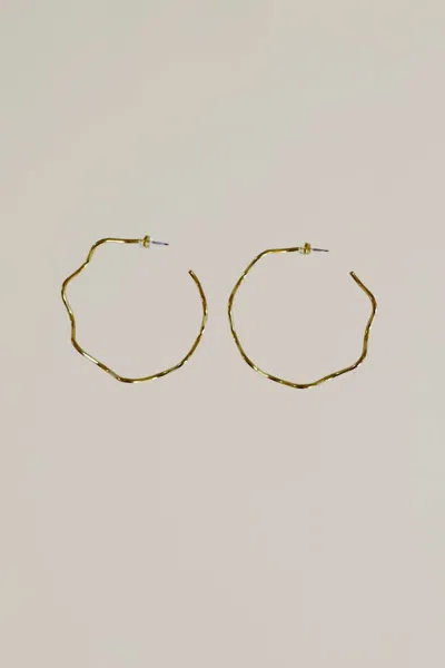 Peter + June Wavy Hoop Earrings In Gold