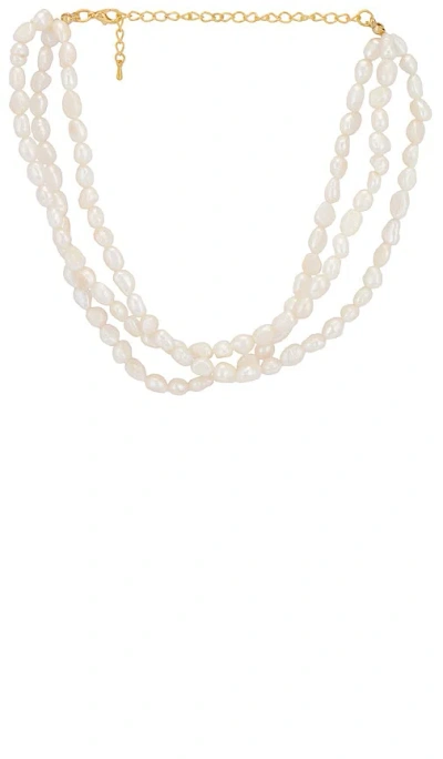 Petit Moments Bloom Necklace In Freshwater Pearl