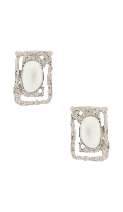 Petit Moments Coastal 스터드 귀걸이 In Metallic