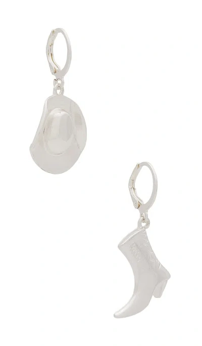 Petit Moments Faye Earrings In 银色