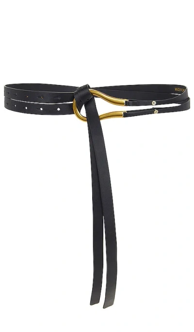 Petit Moments Loop Belt In Black