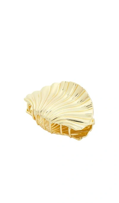 Petit Moments Scallop Shell Hair Clip In Gold