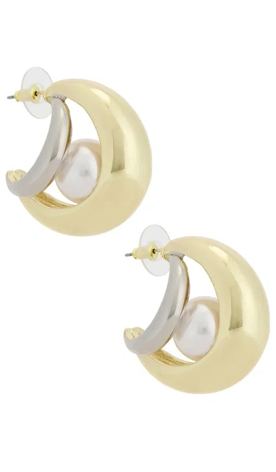 Petit Moments Wanderlust Earrings In Gold