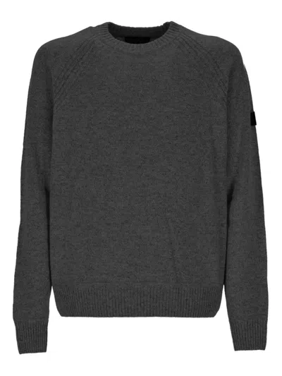PEUTEREY CLASSIC ROUND NECK SWEATER WITH COMFORTABLE FIT
