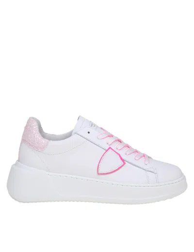 Philippe Model Tres Temple Low In White And Fuchsia Leather