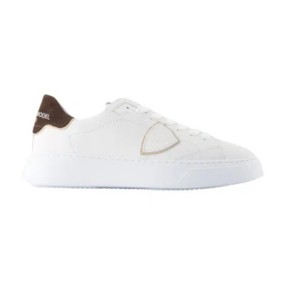 Philippe Model Low-top Sneakers With 1990s Inspiration And Distinctive Detailing In White