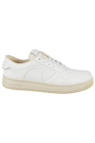 PHILIPPE MODEL WHITE LYON LOW SNEAKERS IN RECYCLED LEATHER