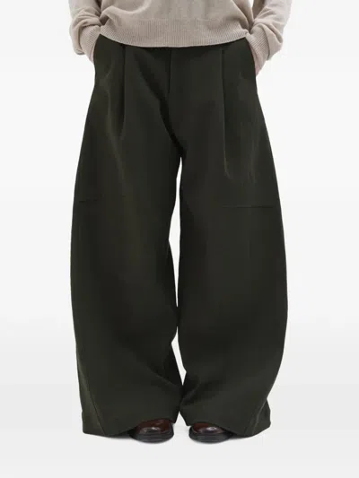 Phisique Du Role Pleated-details Trousers In Black