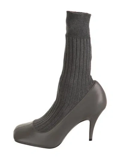 Pre-owned Phoebe Philo Leather Pumps In Gray