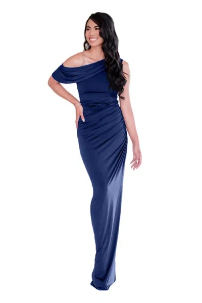 Pia Gladys Perey Eva In Navy