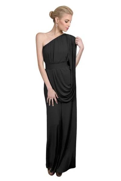 Pia Gladys Perey Gwen In Black