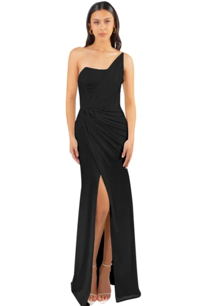 Pia Gladys Perey Ileana In Black
