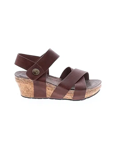 Pre-owned Pierre Dumas Wedges In Brown