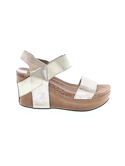 Pre-owned Pierre Dumas Wedges In Ivory