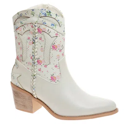 Pierre Dumas Women's Ella Boots In Cream In White