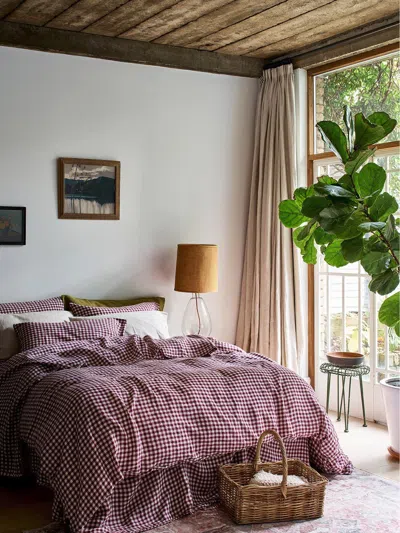 Piglet In Bed Gingham Linen Blend Duvet Cover In Berry
