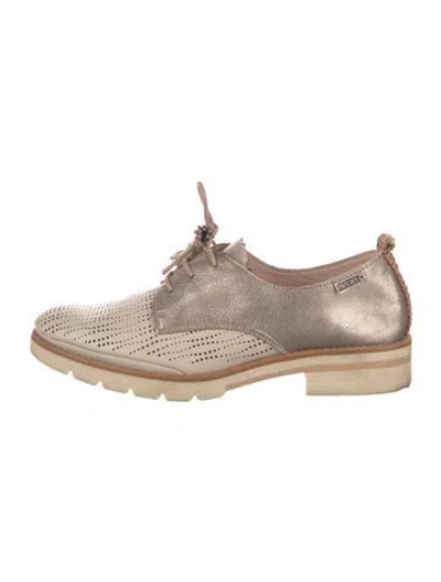 Pre-owned Pikolinos Leather Lasercut Accents Sneakers In Neutral