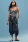 PILCRO HIGH-RISE PARACHUTE CAPRI JEANS