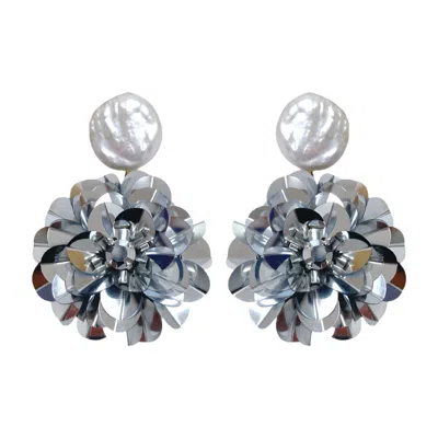 Pinar Ozevlat Women's Pearl Drop Blossoms Silver