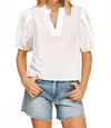 Pinch Short Sleeve V-neck Woven Top In White In Pink