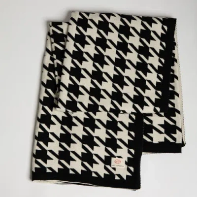 Pink Lemonade Houndstooth Organic Cotton Throw Blanket In Black