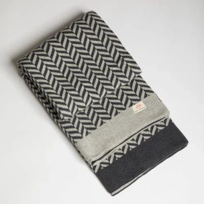 Pink Lemonade Zima Organic Cotton Throw Blanket In Gray