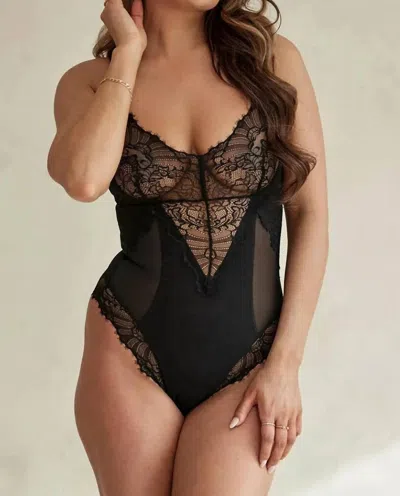 Pinsy Smoothing Lace Bodysuit In Black