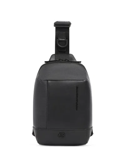 Piquadro Logo-debossed Messenger Bag In Black