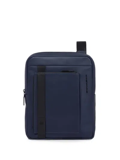 Piquadro 엠보스드 로고 레더 백팩 In Blue