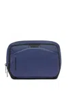 Piquadro 엠보스드 로고 트래블 파우치 In Blue