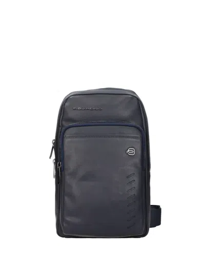 Piquadro Logo-plaque Leather Messenger Bag In White