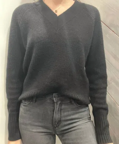 Pissenlit Cashmere V-neck Waffle Knit Sweater In Black In Gray
