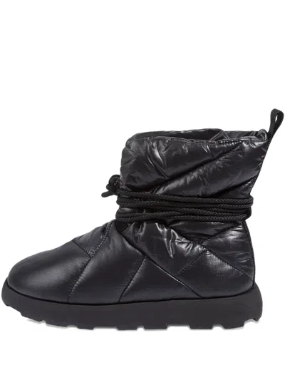 Piumestudio Laccio Quilted Boots In Black