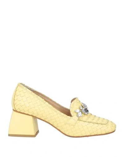Pixy Woman Loafers Pastel Yellow Size 7 Leather