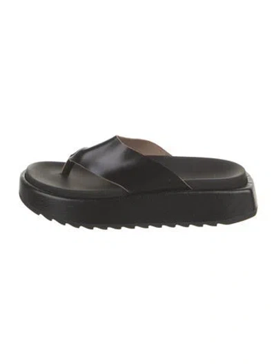 Pre-owned Plan C Leather Flip Flops In Black