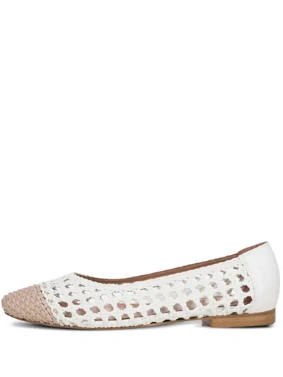 Poche Paris Reine Woven Leather Pumps In White