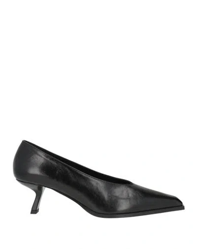 Poeve Black Leather Low Pumps