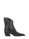 Poeve Boots In Black