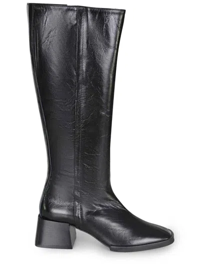 Poeve Boots In Black